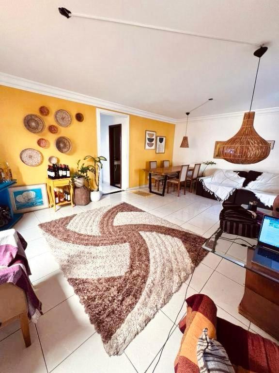 Casa Amarela & Bistro - Em Pituacu Homestay